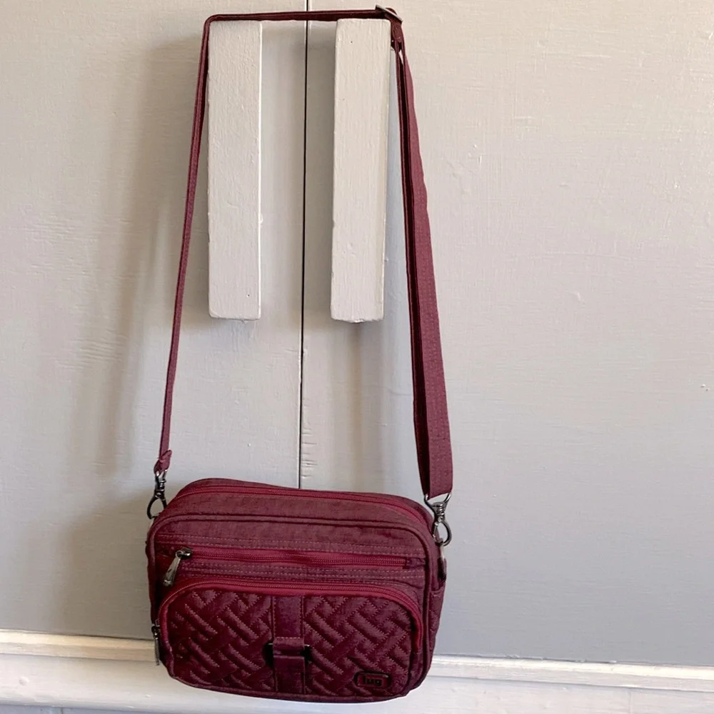 Lug brand. I think this is the original carousel bag. - Picture 1 of 4